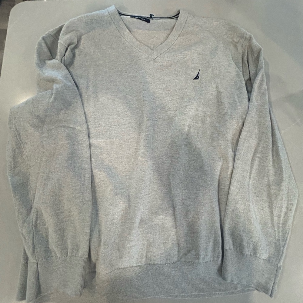 Nautica Men's Light Gray V-Neck Sweater
